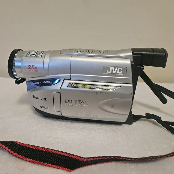 JVC Compact VHS Camcorder C Model GR-SXM38U With Strap FOR PARTS/REPAIR UNTESTED