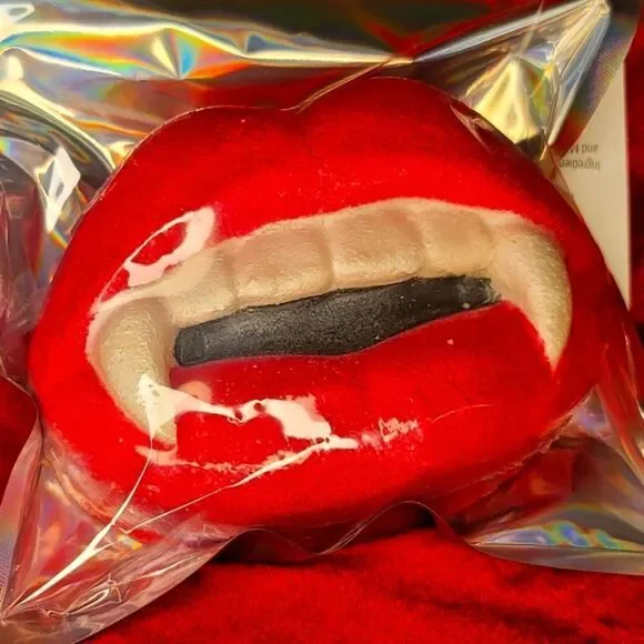 Bath Bomb - Vampire Fangs