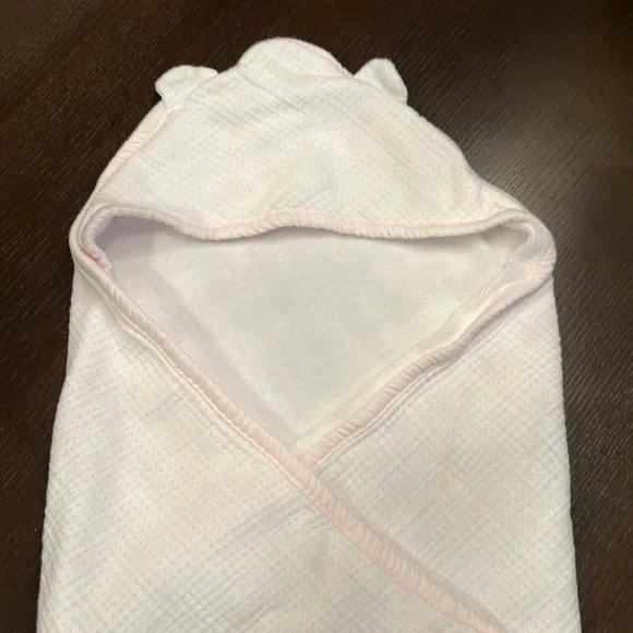 Pottery Barn Kids Baby Girls Organic Cotton Bath Wrap white with tiny pink dots!