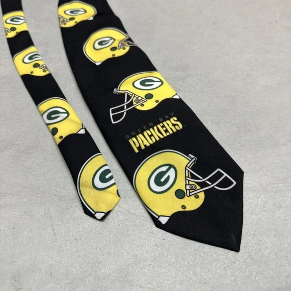 Vintage 1996 Green Bay Packers‎ Necktie - Green Bay Packers Helmets