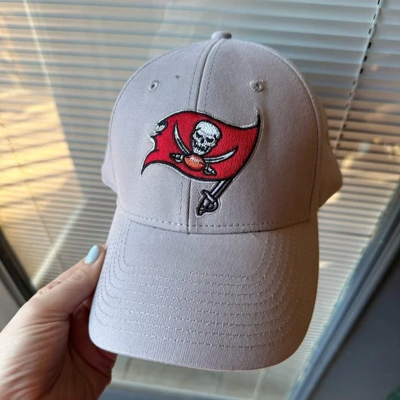 nfl tampa bay buccaneers hat Gray Flag Embroidery Patch Adult One Size