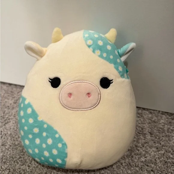 Cow squishmellow