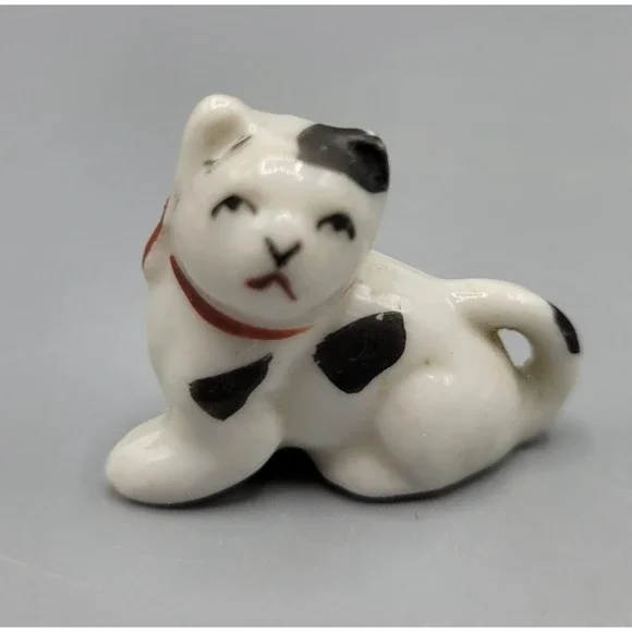 Vtg Ceramic Miniature Sitting Cat Figurine Black White Japan Home Shelf Decor