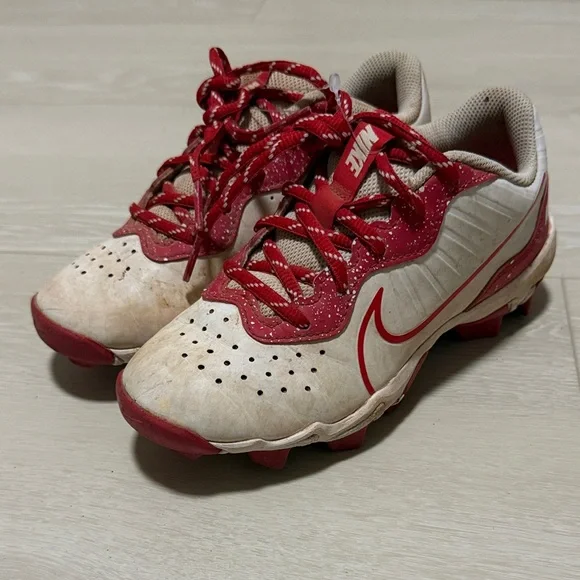 ✨ Nike Kids Red and White Cleats