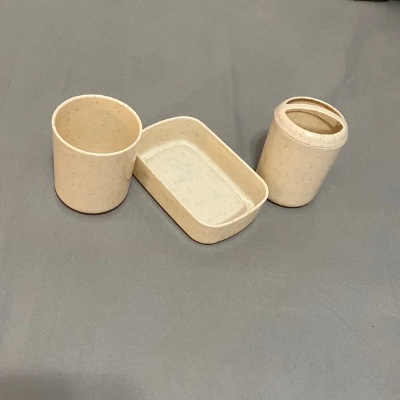 BOGO Speckled Ivory Colored Plastic Bathroom Set