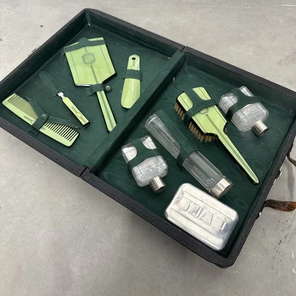 GORGEGOUS Vintage Traveling Grooming Kit - Green Accessories -‎ Art Deco Vanity