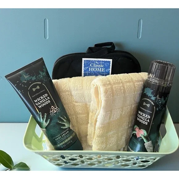 7 PC Bath & Body Works Gift Basket‎ Body Cream Mist Kitchen Towels Potholders