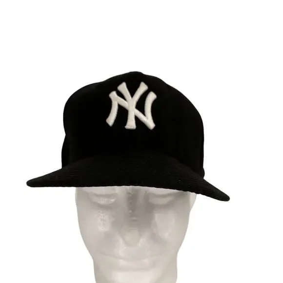 New Era New York Yankee's NLB Baseball Black & White Hat Size 7 1/2