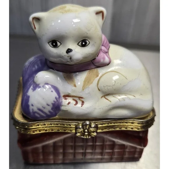 Vintage Porcelain Trinket‎ Box Cat On A Basket