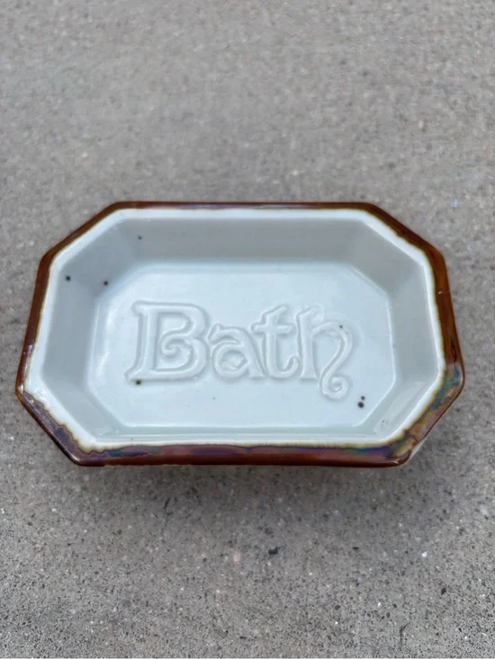 Vintage Village Bath Products ceramic soap dish