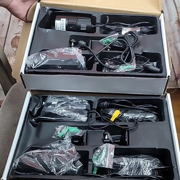 Defender Sp301-C Security Cameras with cables set of 4 new in box nwt