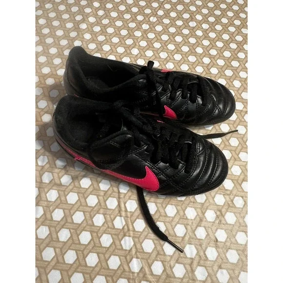 Nike Girl Soccer Cleats Black / Pink Kids Size‎ 12C 599072-006