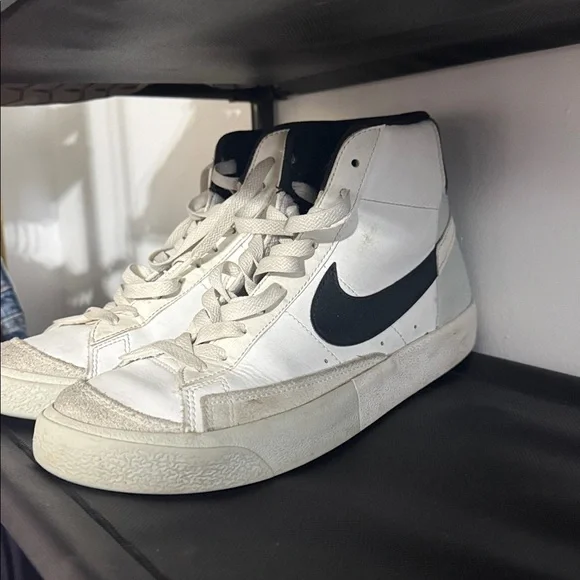 Nike Blazer High-Top Sneakers Boys White Black with Green embroidered logo