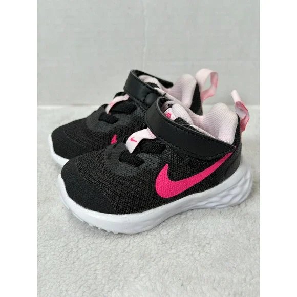 Nike Revolution 7 Hyper Pink Sneakers Kids 2C Black Pink DD1094-007