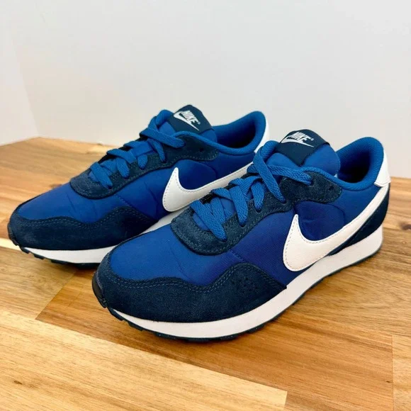 Nike MD Valiant Marina/White/Armory Navy Athletic Shoes Sneakers Kids Size 4.5Y