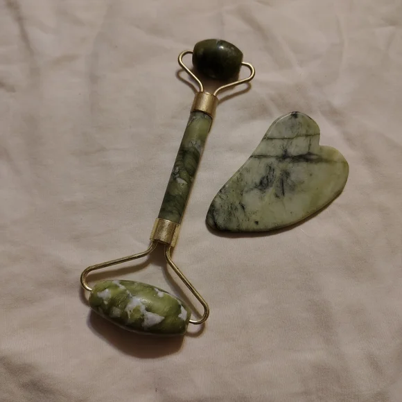 Green Facial Roller and Gua Sha Set