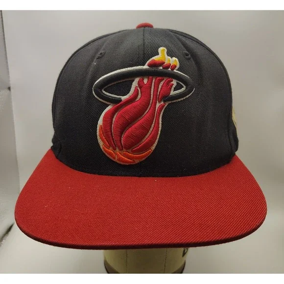 Mitchell Ness Miami Heat Hardwood Classics‎ Snapback Flat Bill Hat Black Red NBA
