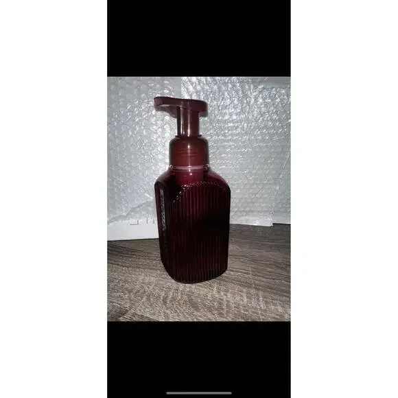 Bath and Body Works Burgundy Red‎ refillable Foaming Soap Dispenser Bottle Plum