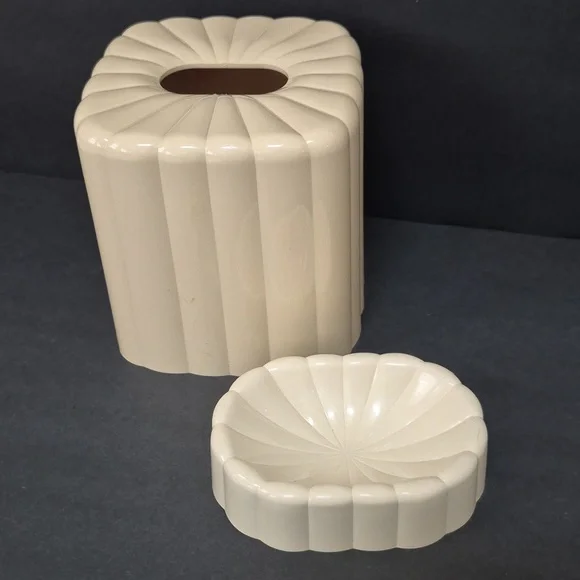 Vintage 80's Bathroom Accessories Fluted Ribbed Tissue Box Soap Dish Granny