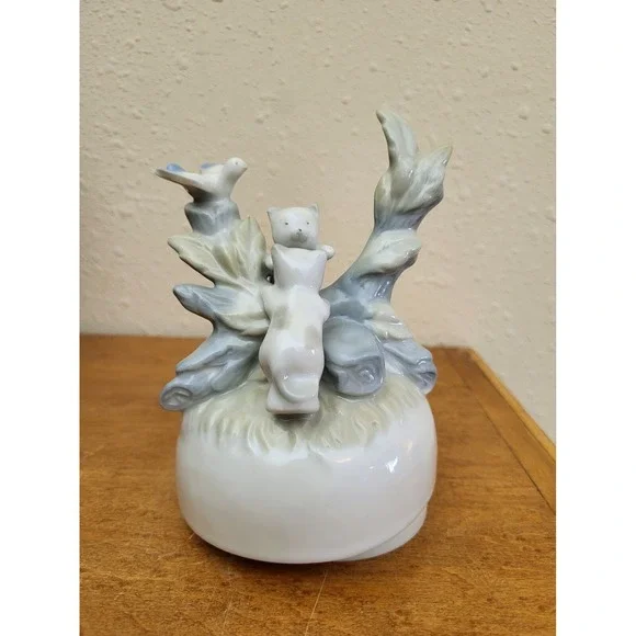 Vintage 1980's Porcelain Rotating Pedestal Musical Music Box Kittens Cat‎ Bird