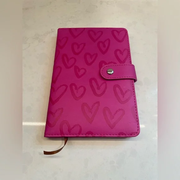 Pink‎ FAUX LEATHER Heart Design Padded Leatherette Cover Magnetic Clip Journal