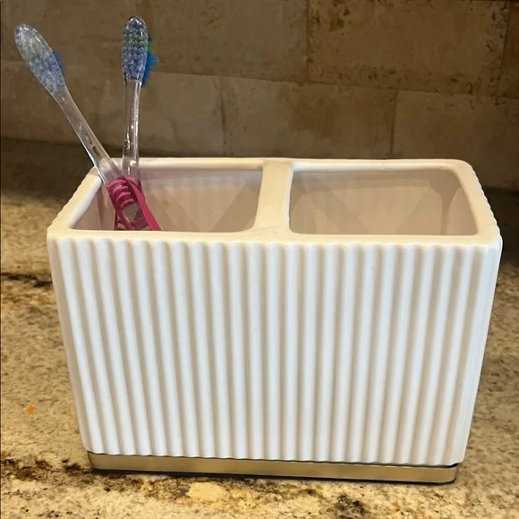 DKNY White Toothbrush Toothpaste Bathroom Holder