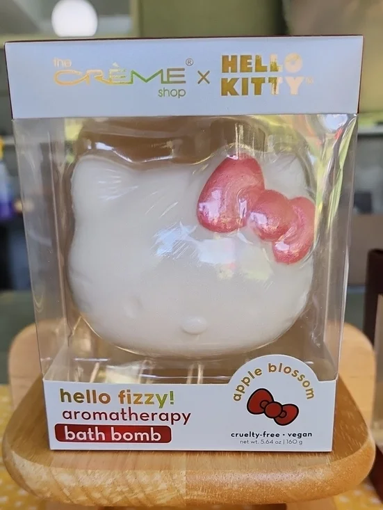 Apple Blossom Aromatherapy Bath Bomb - White with Pink Bow