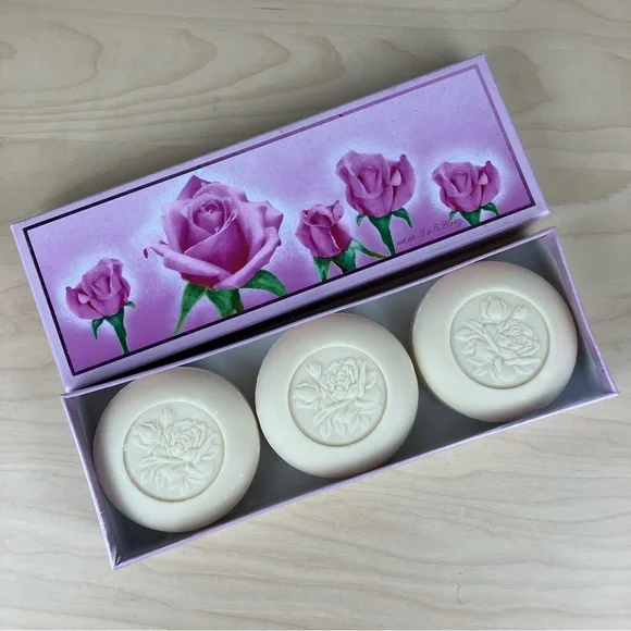 Vintage Saponificio Artigianale Fiorentino Rose Scented Soaps 3 Piece Italy NEW!