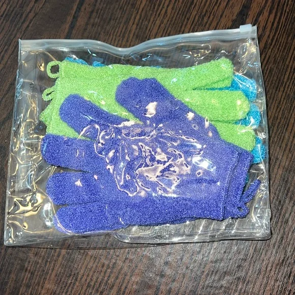 Three Pairs of Exfoliating Mittens