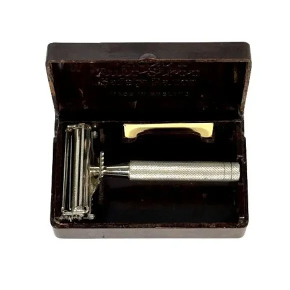 Vintage Valet Auto Strop Safety Razor Set w/ Case & Extra Blade Made in England