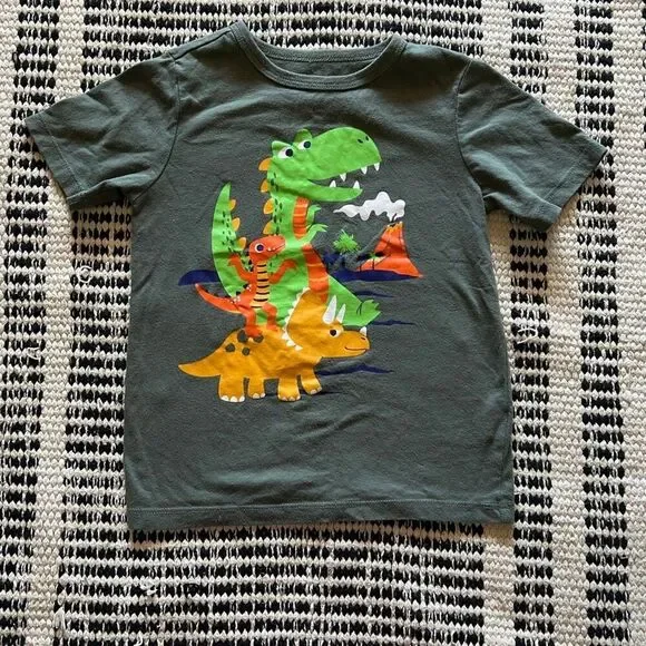 The children’s place size 5T Olive green Dinosaur boys t shirt