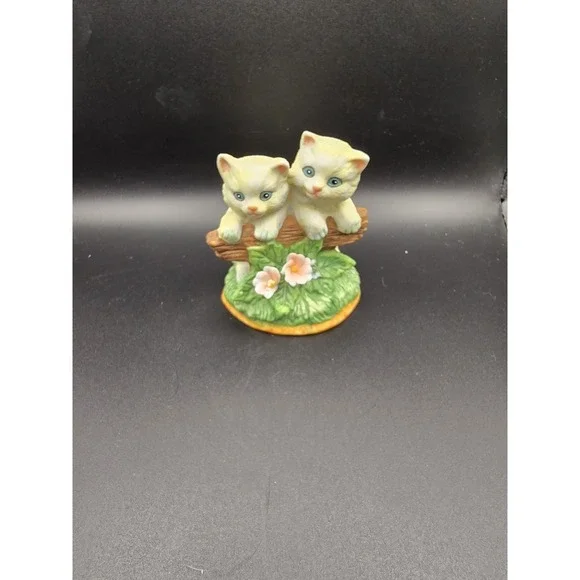 VTG Miniature Porcelain Persian Cat Figure 1990s