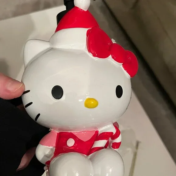 Hello‎ Kitty Pump Lotion dispenser p(home décor bathroom accessory) new in box