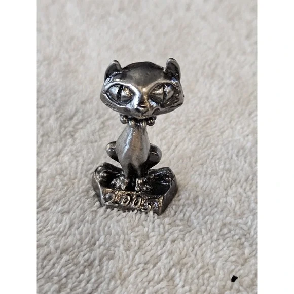 2005 Pewter Cute Cat Figurine, Size 1 3/4