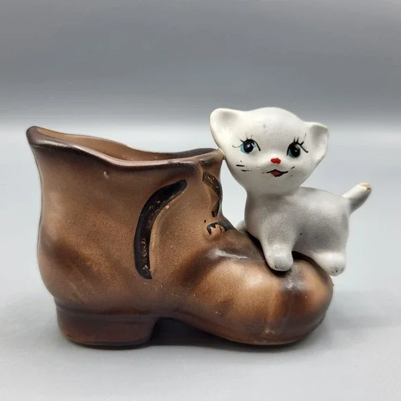 Vtg Ceramic Enesco Kitten Cat on Boot Figurine Japan Brown White Home Decor 2