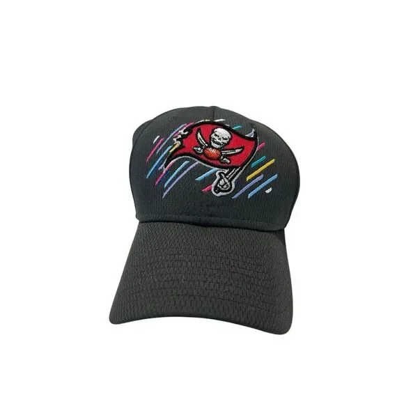 Tampa Bay Buccaneers Crucial Catch Intercept Cancer Hat New Era Small/Medium