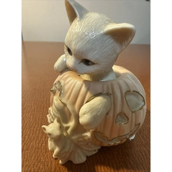 Lenox White Cat In Pumpkin Jack o Lantern With Mouse Porcelain Figurine