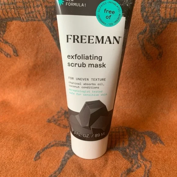 Black Exfoliating Scrub Mask
