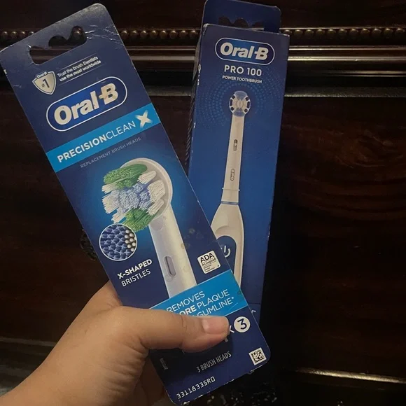Oral B Pro 100 Electric Toothbrush -
