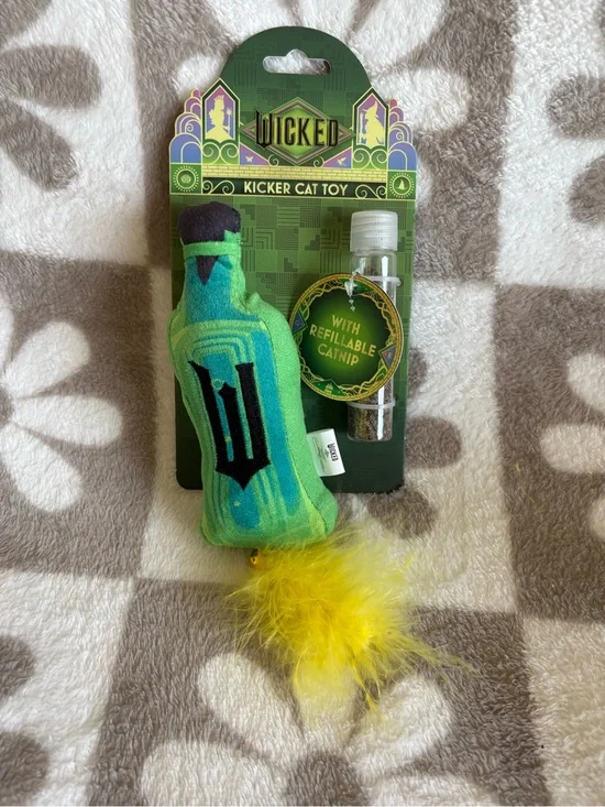 Wicked Kicker Cat Toy with Refillable Catnip - Green