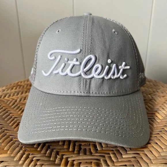 Titleist Pro V1 FJ New Era flex fit medium - large hat cap