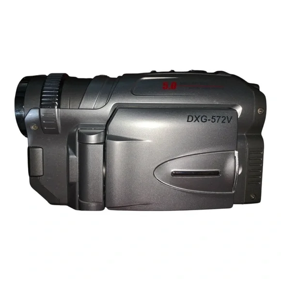 DXG-572V 5.0 megapixel video camera with carrying case.Untested