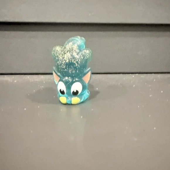 Hasbro Itty Bitty Lost Kitties‎ Blue Glitter Kitty