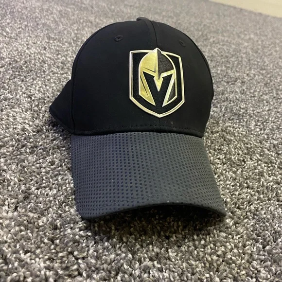 Fanatics Las Vegas Golden Knights Hat. Fanatics flex fit L/XL NHL logo