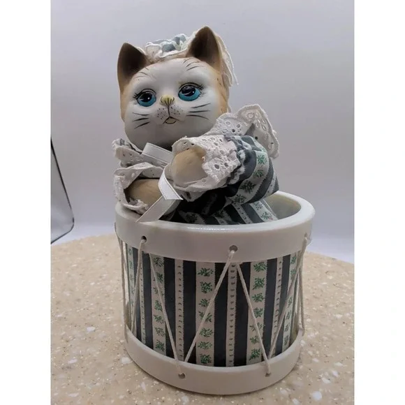 Vtg Porcelain Cat Figurine in Drum Music Box Animated 