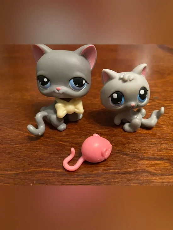 Littlest Pet Shop Gray Cat#74 and Kitten #66 with Extras