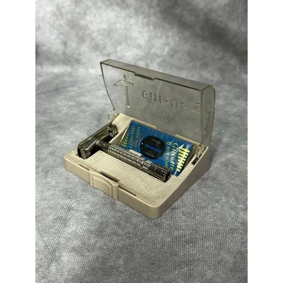 Vintage Gillette Safety Razor In Case New Blades Silver
