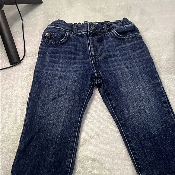 The Children's Place Navy Blue Kids Jeans is a bundle of 4 pieces !