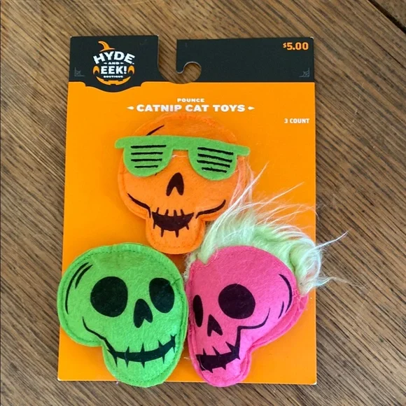 Halloween skulls pounce catnip toys