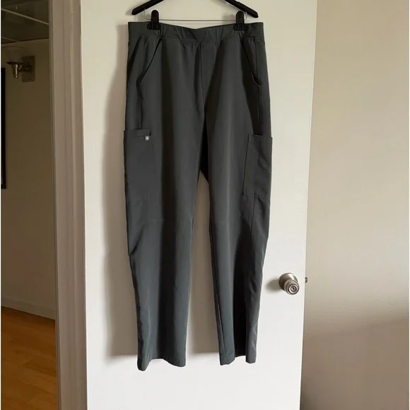 FIGS Technical Collection Men’s Gray/Green Axum Cargo Scrub Pants size XL EUC
